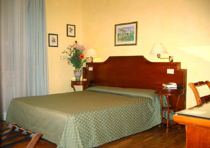 Hotel Kent Roma Esterno foto